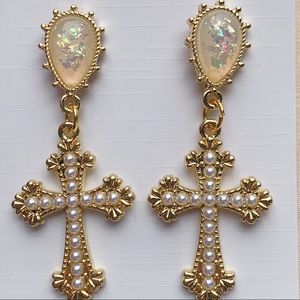 💔SOLD OUT💔Glitter Pearl Gold Cross Stud Earrings